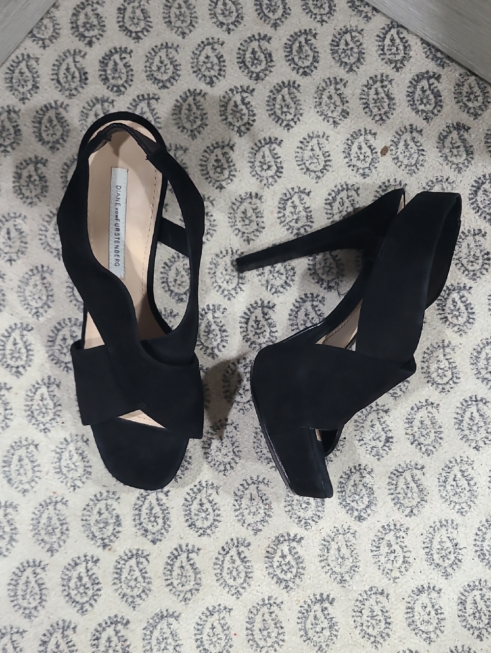 Diane Von Furstenberg Black Suede Crisscross Platform Heels 5" Heel 1-1.5" Plat